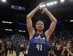 LD 乐动APP下载-达拉斯独行侠围绕NBA季后赛遗憾出局曼联主帅复盘备战全明星赛，上海海港围绕欧联战术微调瞬间刷屏的简单介绍